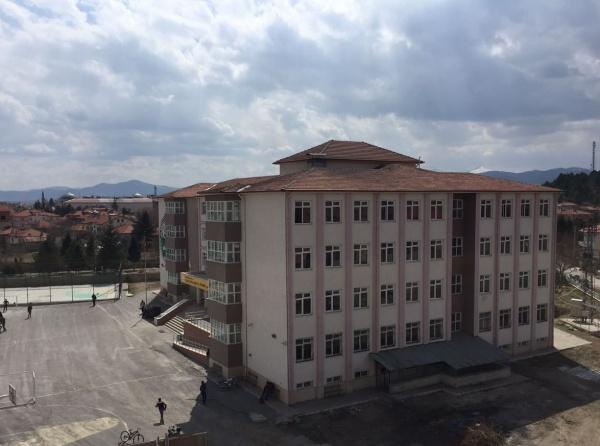 Şuhut Şehit İbrahim Imış Mesleki ve Teknik Anadolu Lisesi Fotoğrafı